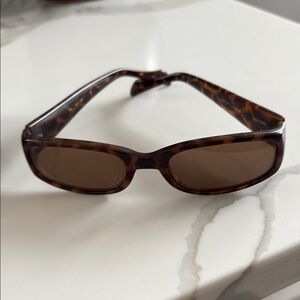 Tortoise Shell Sunglasses by GUESS, nice hard case included